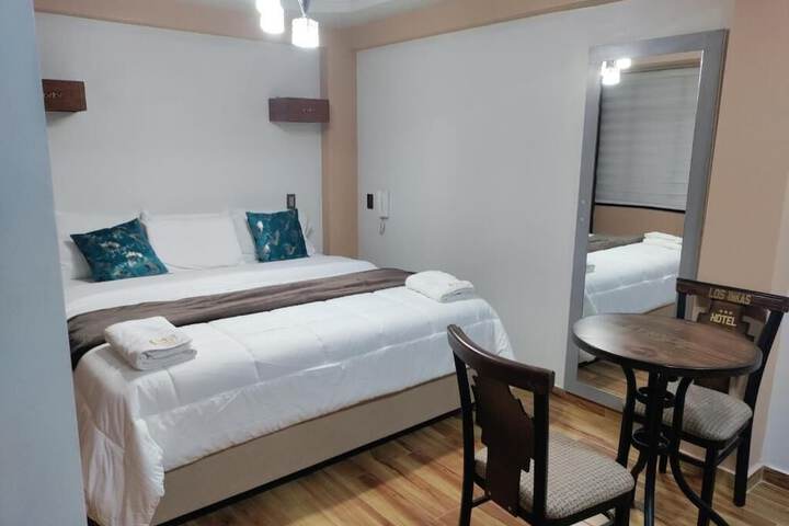 Room 4 of 9