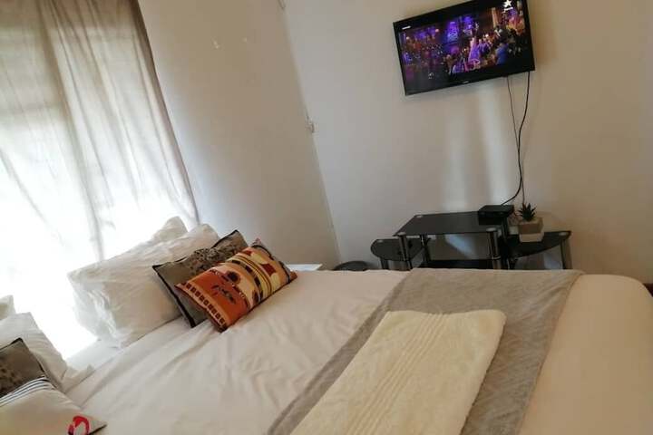 Room 13 of 25