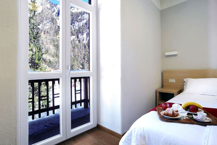 Room 4 of 47