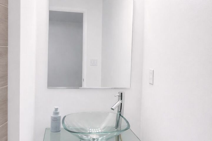Room 42 of 65
