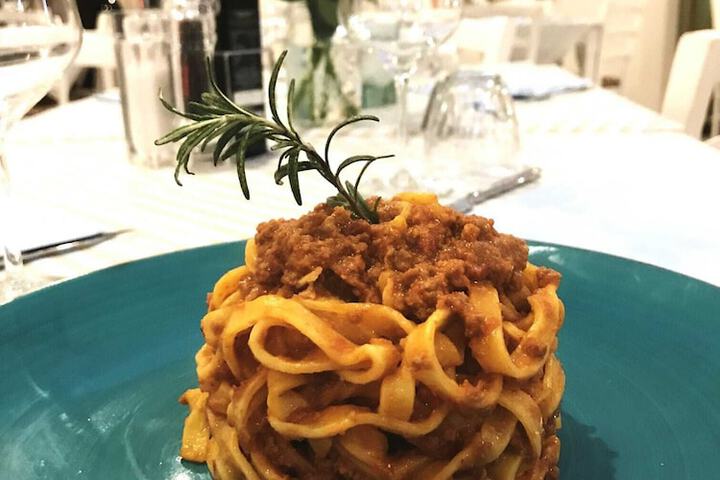 Dining 8 of 17