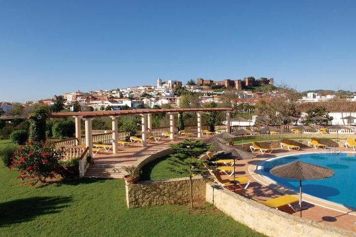 Hotel Pool