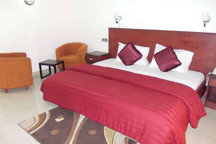 Room 9 of 32