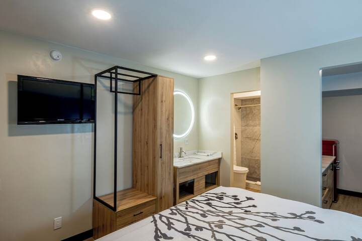 Room 5 of 15