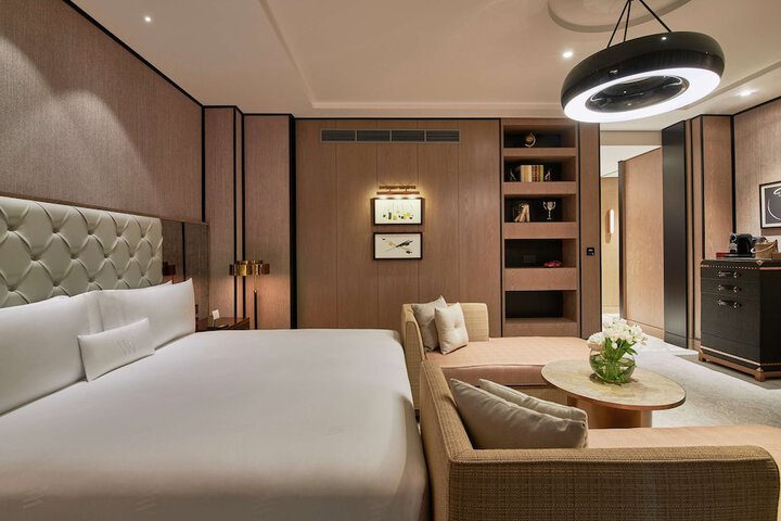 Room 53 of 172