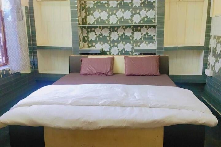 Room 6 of 17
