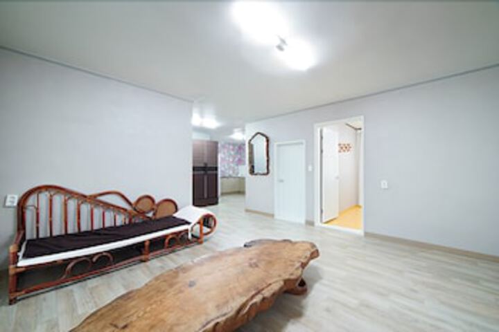 Room 4 of 35