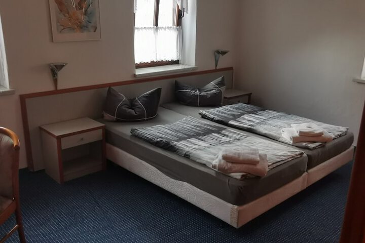 Room 1 of 7