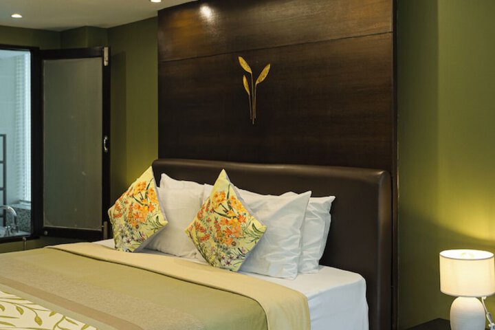 Room 15 of 170