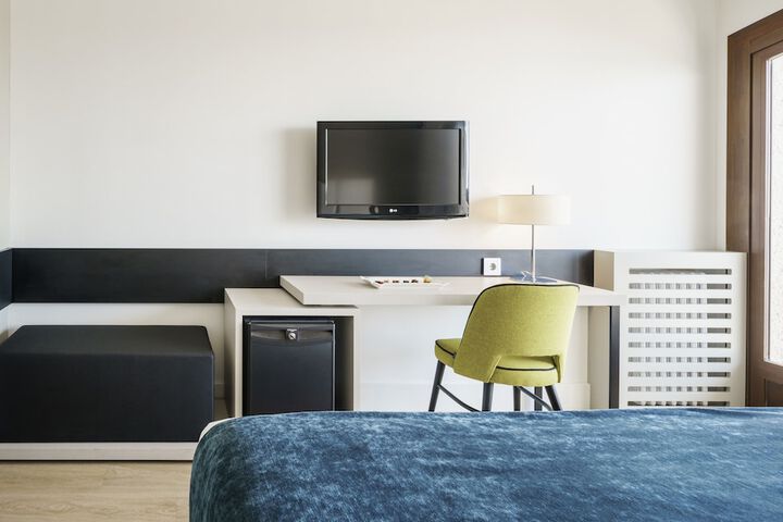 Room 8 of 92