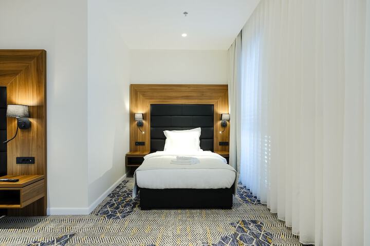 Room 48 of 103