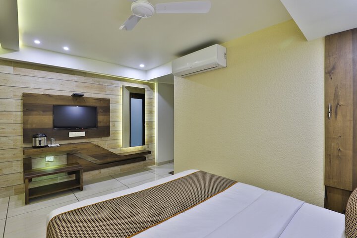 Room 32 of 66