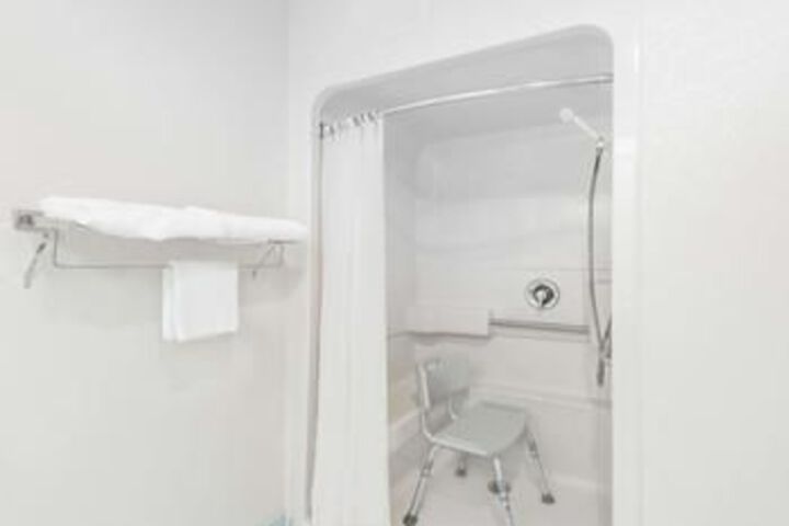 Room 6 of 65