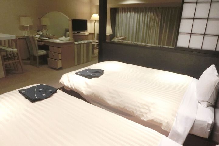 Room 16 of 66