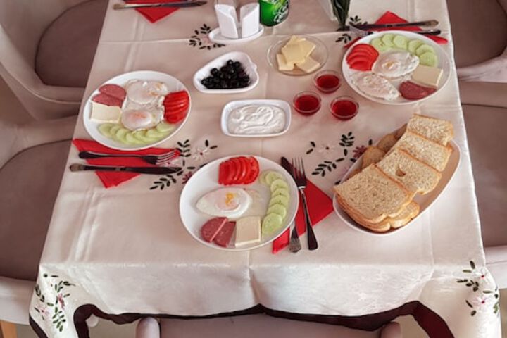 Dining 20 of 23