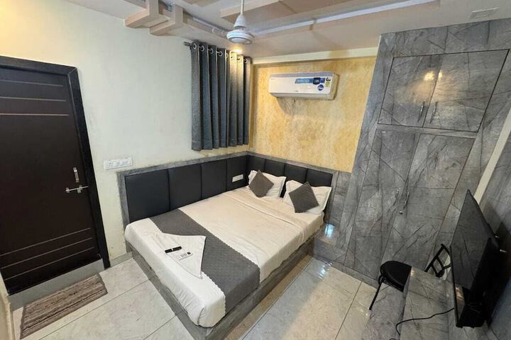 Room 7 of 17