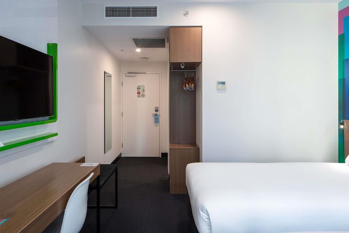Room 61 of 128