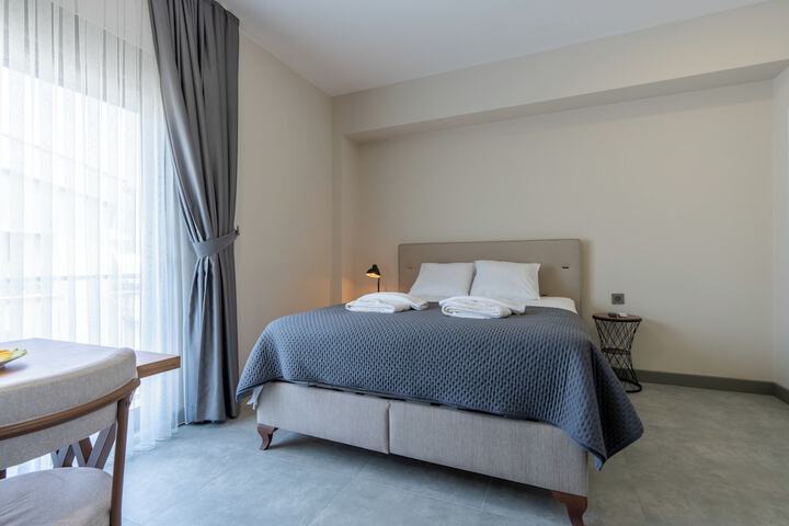 Room 102 of 150