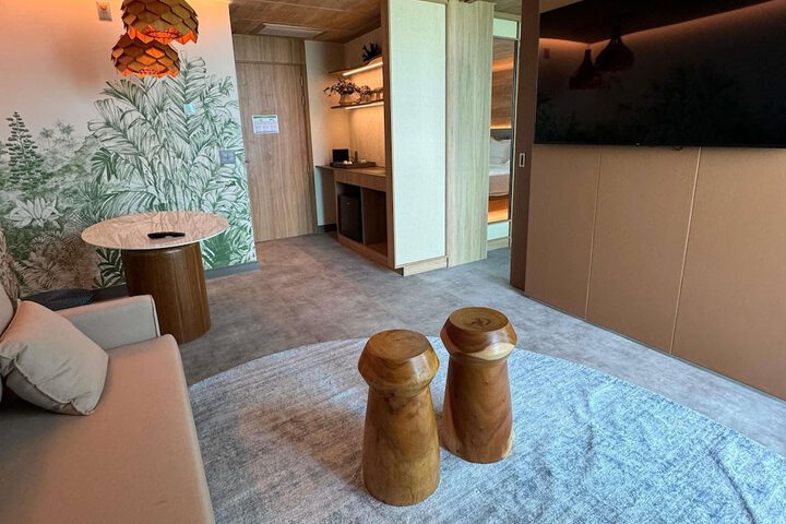Room 80 of 237