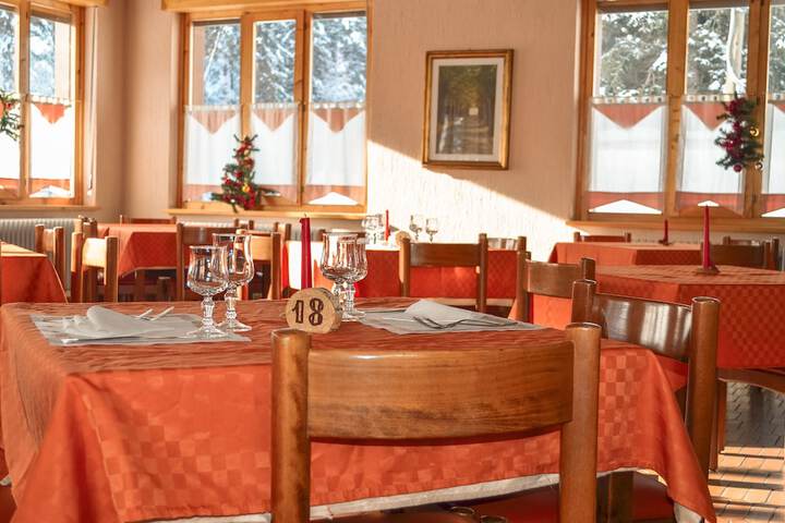 Dining 74 of 94