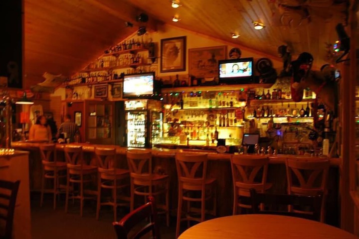 Lounge 46 of 79