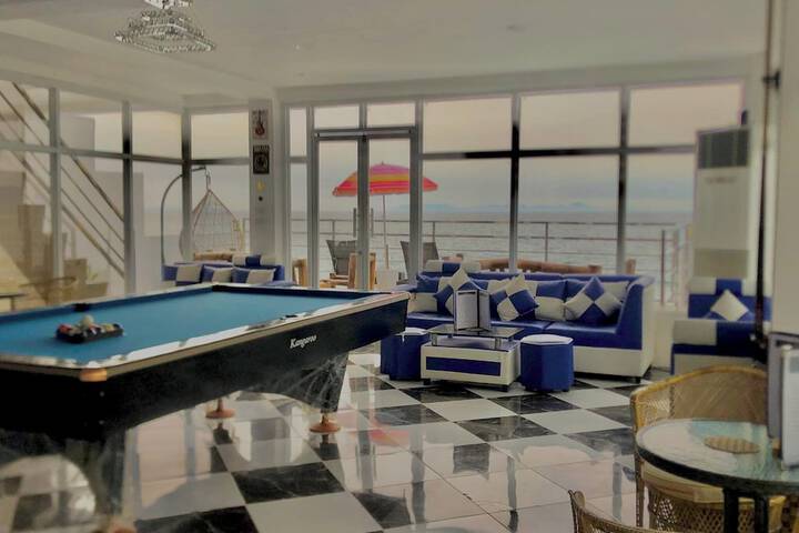 Lounge 241 of 336
