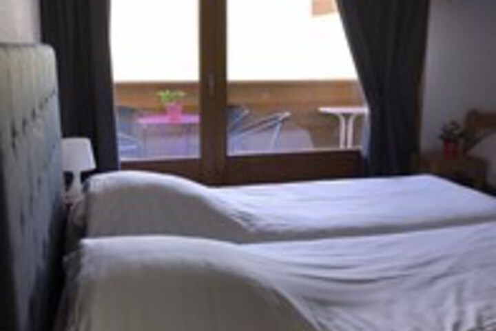 Room 8 of 11