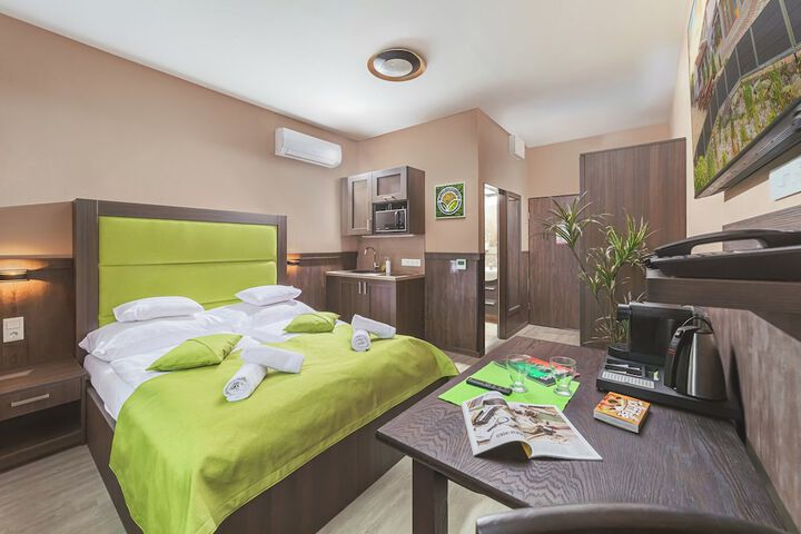Room 6 of 17
