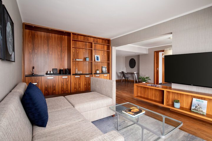 Room 25 of 93