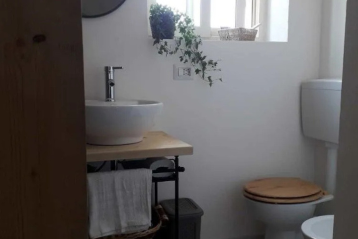 Room 6 of 14