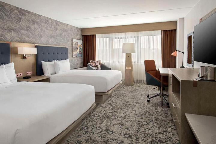 1 Queen Bed (5 of 9)