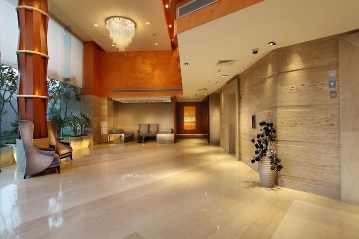 Entrance & Lobby