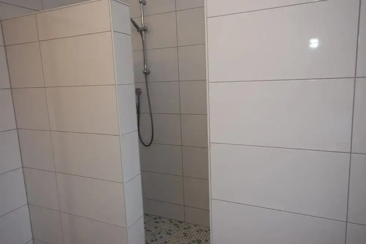 Room 7 of 12