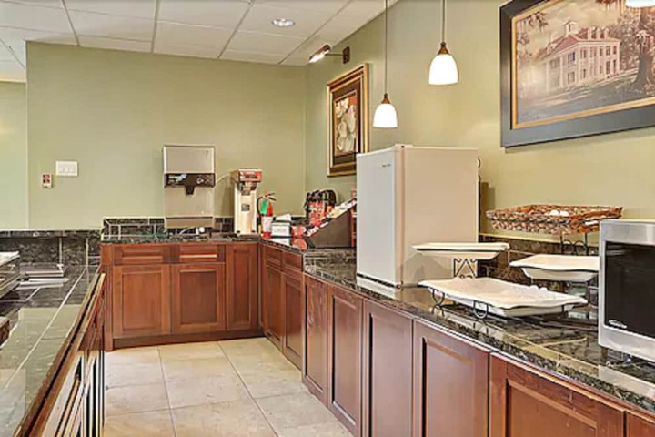 Breakfast area