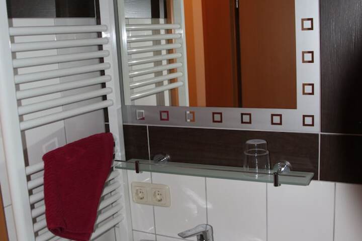 Room 5 of 28