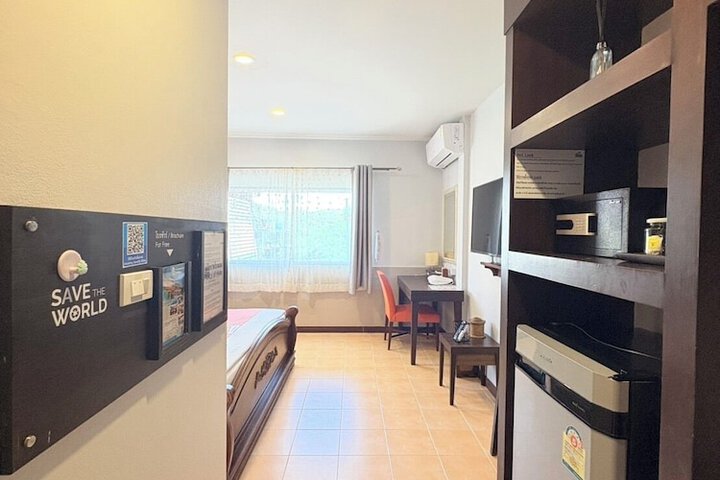 Room 90 of 211