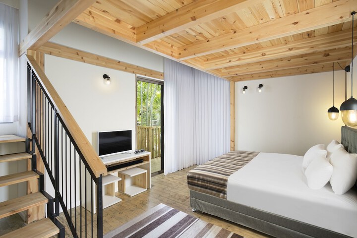 Room 7 of 50