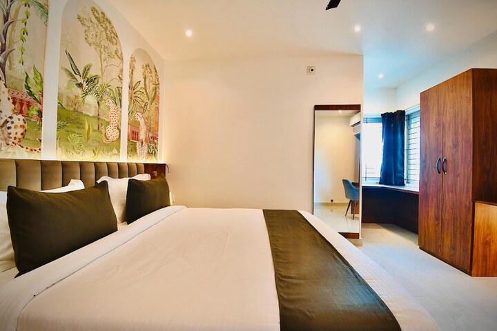 Room 8 of 18