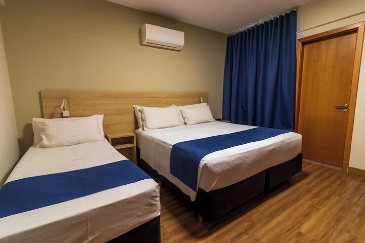 Room 34 of 102