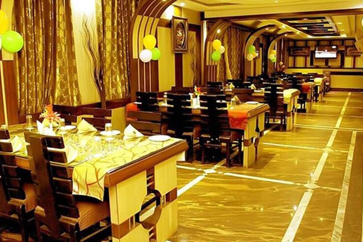 Dining 21 of 24