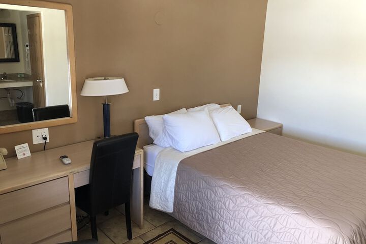 Superior Queen Bed (14 of 14)