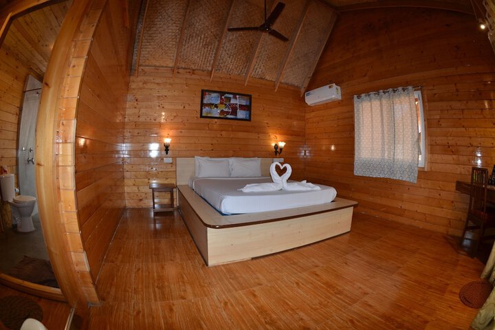 Room 9 of 42