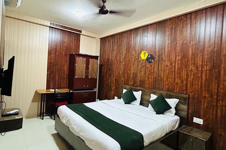Room 4 of 6