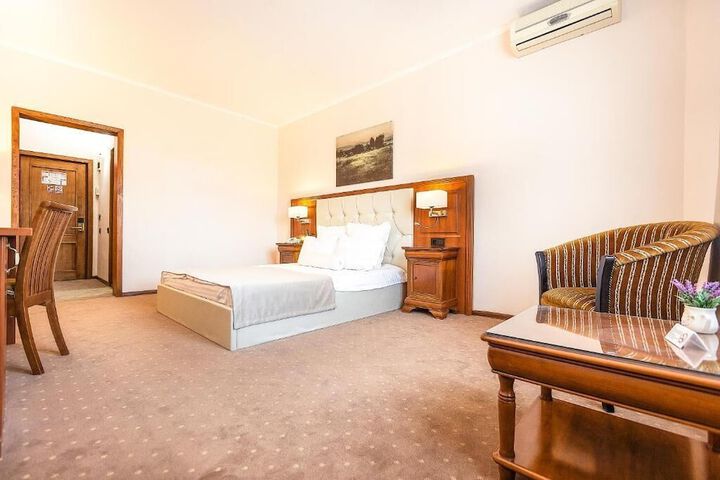 Room 9 of 47