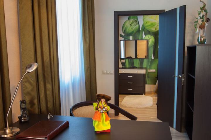 Room 6 of 50