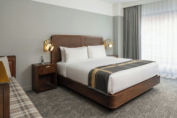 Room 21 of 77