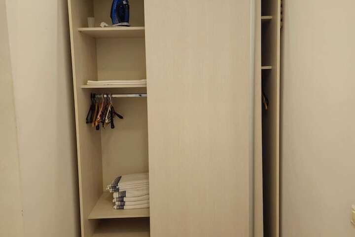 Room 42 of 230