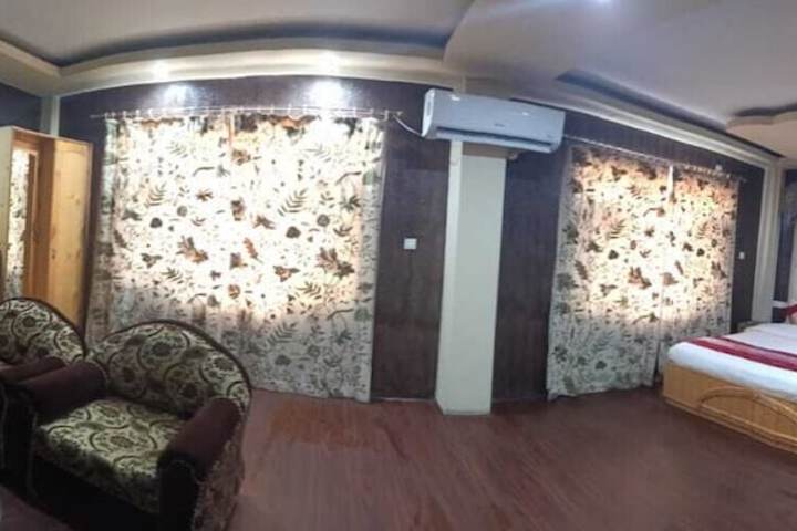 Lounge 37 of 41