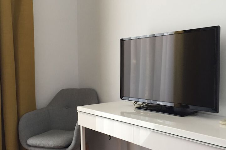 Room 9 of 19