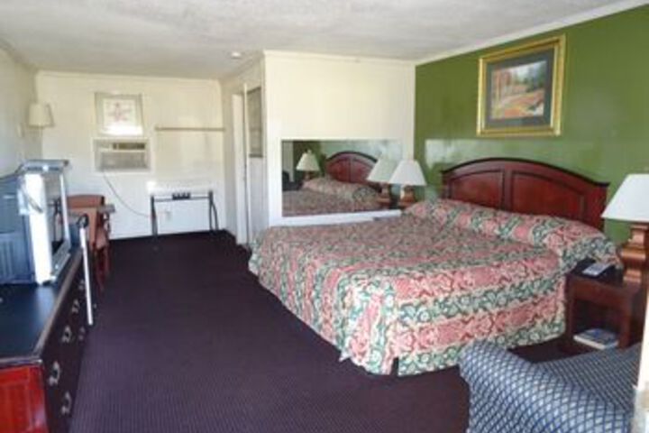 Room 6 of 11